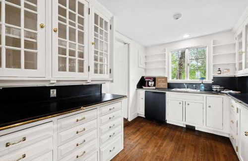 Cranberry Hill | 9 BR 22 Acre Estate | Sleeps 24 - Photo 36