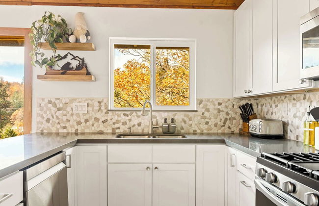 The Fancy Fox Stunning 4 BR Retreat, Min to Lake - Foto 15