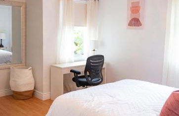 Lux 3 bedroom townhouse 1 block from the beach - Photo 48