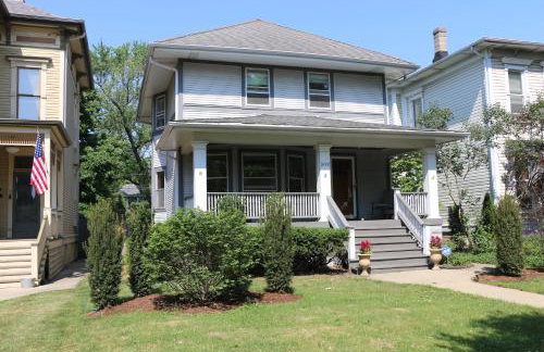 Historic Home with Outdoor Hot Tub Near Downtown in Public Transportation Hub - Photo 3