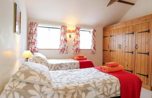 The Golden Cross - Photo 22