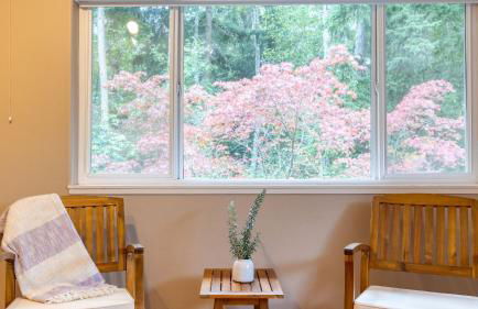 Forest Front Home w Fire Pit Mins to Beaches Wineries Trails Cedarview Retreat by AvantStay - Foto 22