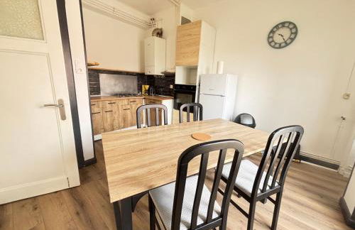 Sympho Home 4 personnes Accès rapide autoroutes Metz Un Séjour à Part - Foto 2