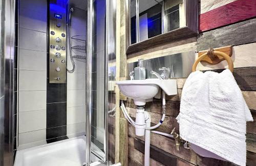 Rustic Rhondda Retreat w Hot Tub & Sauna - Ystrad - Foto 11