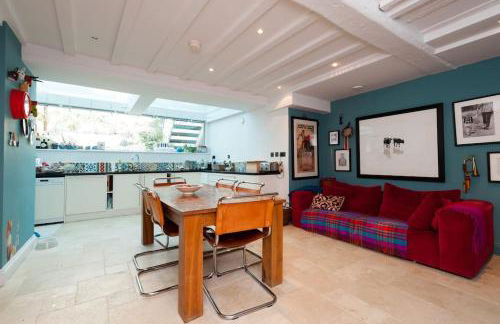 Charming Tudor riverside house - Foto 23