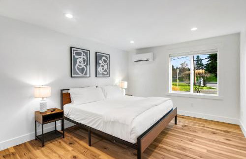 Sunny 3BR Retreat Near Everett Waterfront - Photo 3