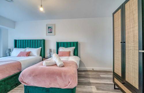 2-BR Flat - City & Town Centre View -1 Minute to Train & Tram Station - Sleeps 5 - Foto 20