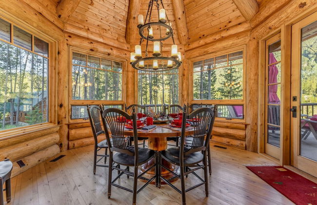 Luxury Log Chalet | Pool + Private HotTub | Ski In/Out | Overlooking Greywolf GC - Photo 14