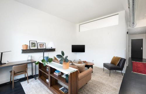 Modern 1BR Apt with Rooftop, Gym, and Parking - Foto 7