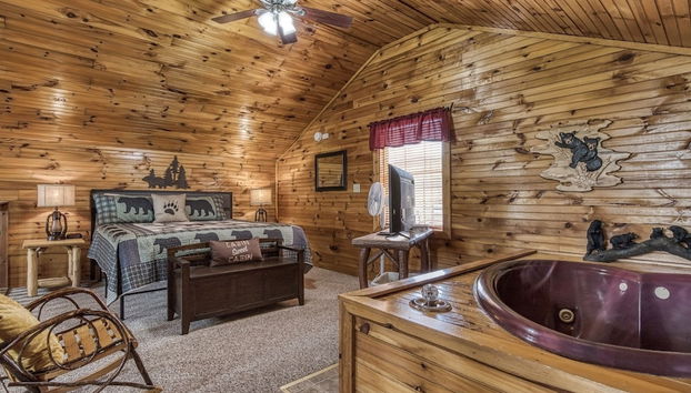 Er18 - The Lazy Bear View Great Location - Close To Town! 1 Bedroom Cabin by RedAwning - Foto 5, Habitación