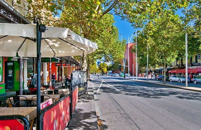 Class, Style and Location in Carlton - Photo 12