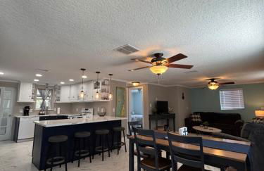 Gorgeous Seaside Seashell Cottage! - Photo 14