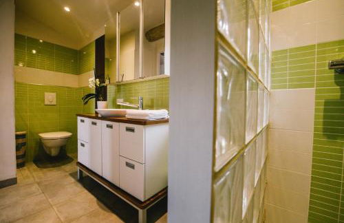 villa provençale en pierre avec vue sur la mer, piscine et jacuzzi - Foto 33