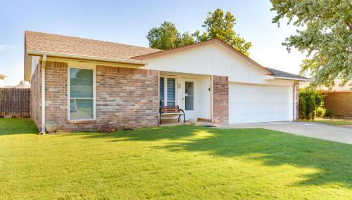 Cozy Oklahoma Retreat with Covered Patio and Gas Grill - Foto 2