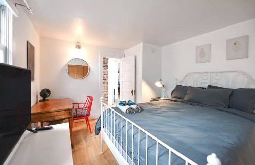 Front House 3 bedroom flat nice street, walk to BART, shops - Photo 5