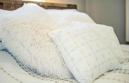 New Sunday River Ski Retreat with Hot Tub Spa - FirePit Sleeps 16 - Foto 25