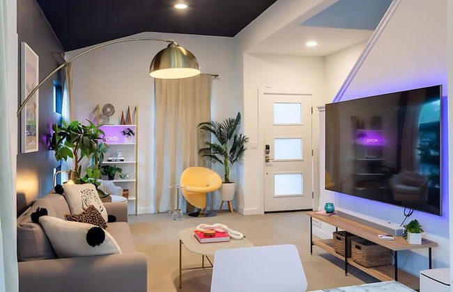 Pool Hottub Magic School Bus 5 Mins to Downtown - Photo 12