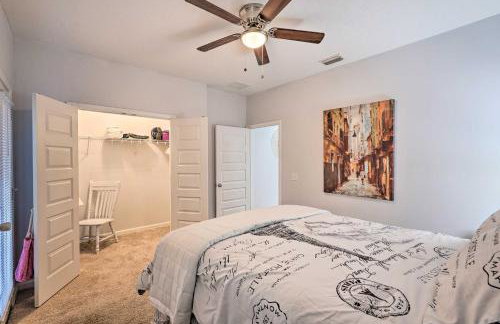 Modern PCB Home with Private Yard and Pool Access - Foto 25