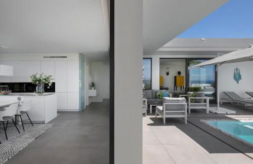 4-Bedroom Modern Villa with Sea View - Photo 15