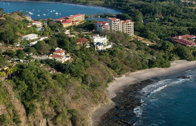 Exquisite Hilltop Villa with Luxurious Modern Design, Sweeping Ocean Views & Sparkling Infinity Pool - Foto 48