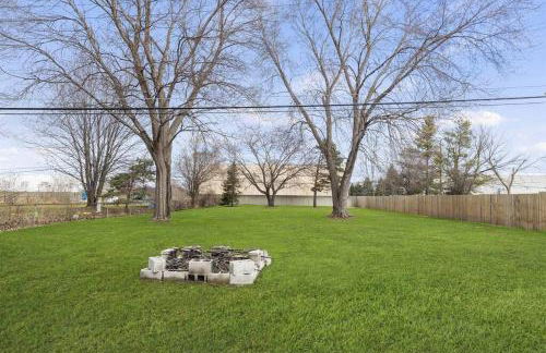 Great Location! Cozy Home with Huge Backyard - Foto 5