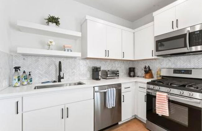 East Downtown 3BR Condo Free Parking Sleeps 7 - Foto 14