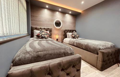 MODERN SUITES -5 Bedroom House- With FREE PARKING Birmingham city - Foto 47