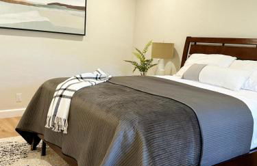 Newly Renovated 4B, 2.5 bath Lakefront home with South Grand Lake Views and dock - Foto 30