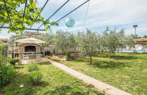 2 Bedroom Lovely Apartment In Nova Vas - Foto 14