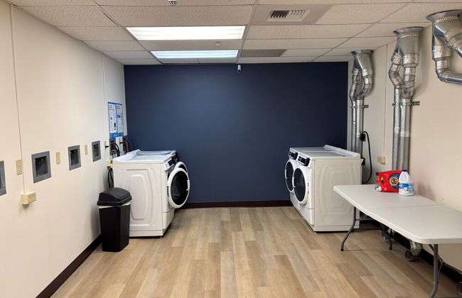 Brewster Hall - Foto 10