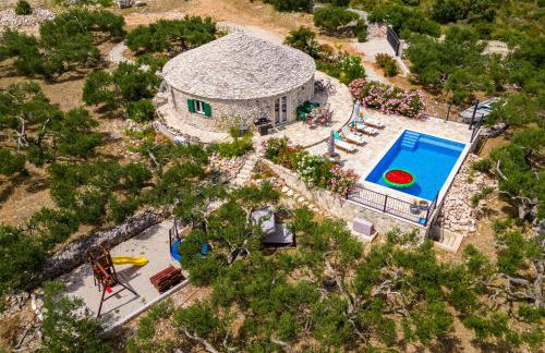 Island Getaway - Heritage House - Photo 11