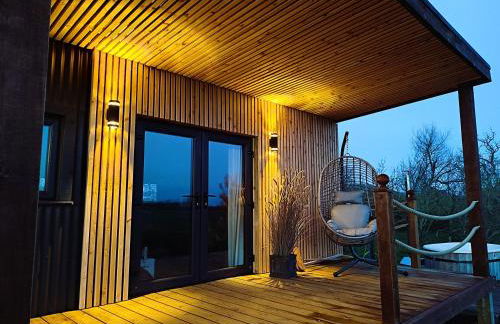 Bastle Retreats Cabin with hot tub - Foto 17