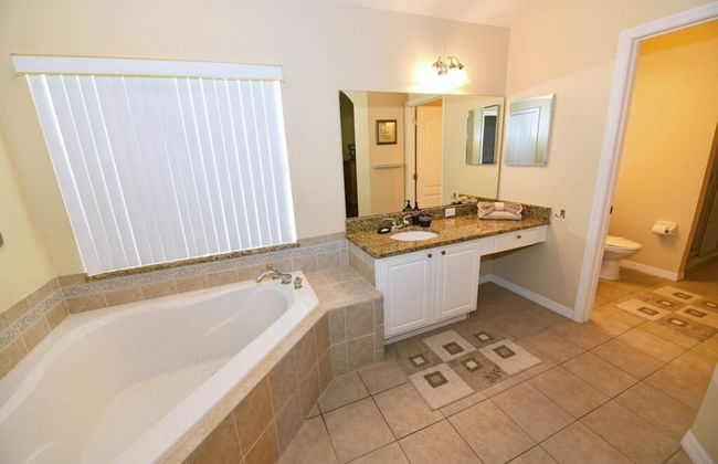 Lakeside 4-bed Pool Home At Villa Sol 4 Bedroom Home by Redawning - Foto 11