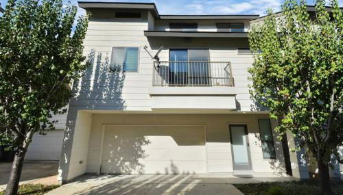 3BR/3.5BA Three Story East Downtown TownHouse with view - Photo 2