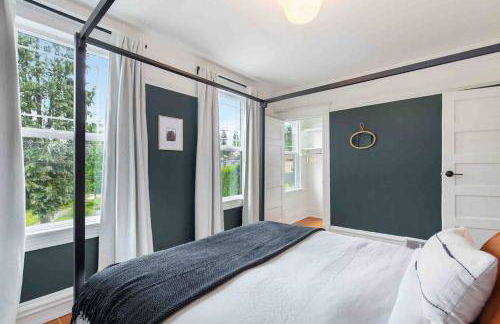 Spacious Retreat with guest house, game room, parking in N Tacoma - Foto 26