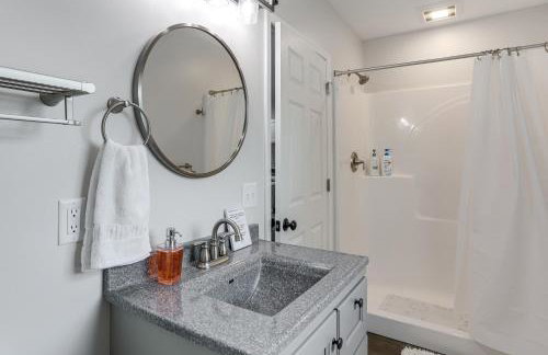 Patio and Parking! Modern Bunkhouse Near Lake Erie - Foto 22