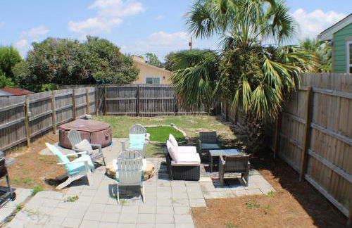 OceanView Oasis - Relax with Hot Tub, Breakfast, Fire Pit & Putting Green! - Foto 45