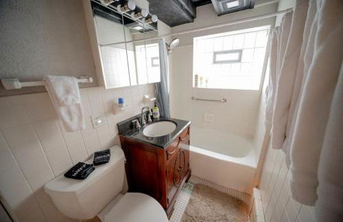 Bootlegger House Sleeps 10-20 Free TV & Parking - Foto 34