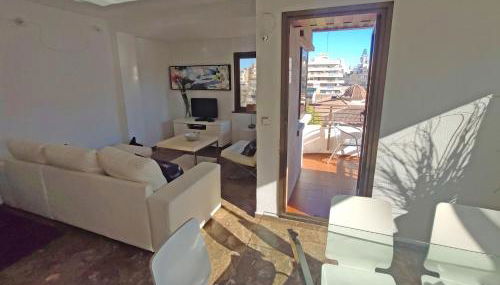 Sunny apartment with fantastic terrace views! - Photo 4