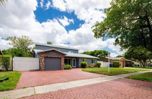 Waterfront 2-Story Villa with Heated Pool - Foto 10