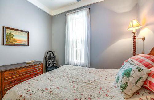 Spacious Vintage Gem with Sunroom in Manistee! - Foto 22