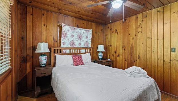 Rustic Lakefront Home w/ Beach! - Foto 4, Habitación