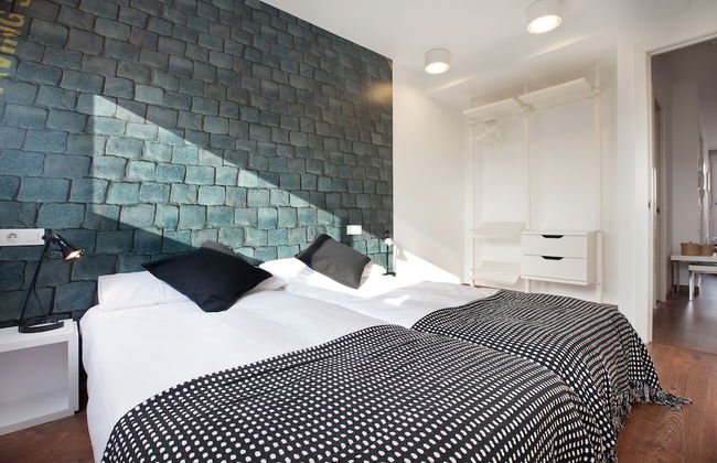 AB Montjuic - Photo 2