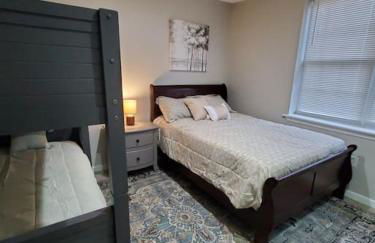 Lovely 5 Bedrooms, 3 Full Baths Home Near Parks! - Foto 25