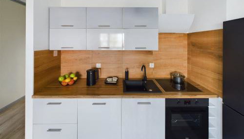 Modern & Bright Apartment Bramińskiego with Parking and Balcony by Noclegi Renters - Foto 3, stove