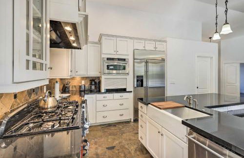 Tee Off, Relax Poolside! Family Home in Scottsdale - Foto 12