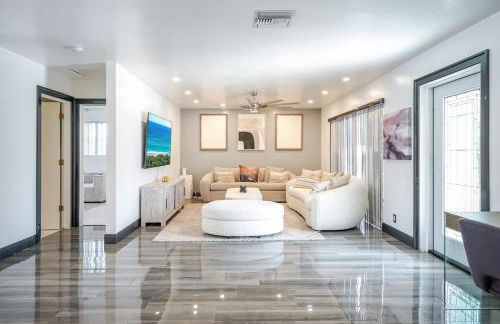 Waterfront Luxe 3BR, Pool, Hot Tub & Dock - Foto 6