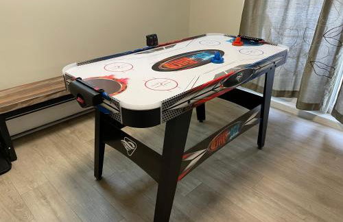 Fantastic retreat 5min from Village with media room, AC and sauna! - Foto 34