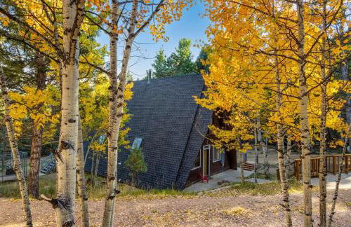 Woodland Park Scandi Cabin, Mtn Views & Hot Tub - Foto 32