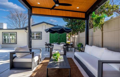 Relaxed Luxury Pet Friendly Home with Pool and Backyard Lounge in San Antonio, TX - Foto 56